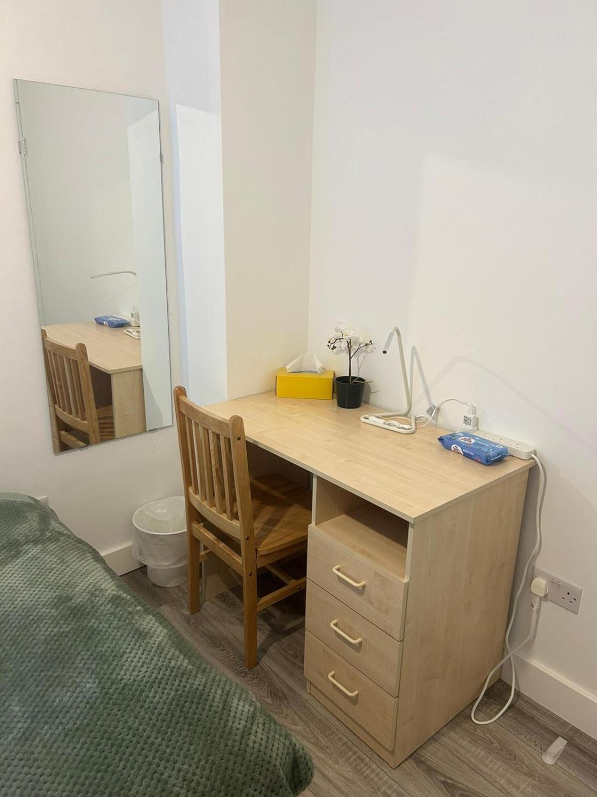 Lovely Double Rooms In Euston & Square Londres Exterior foto